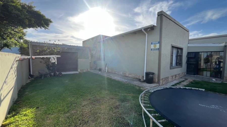 3 Bedroom Property for Sale in Wavecrest Eastern Cape